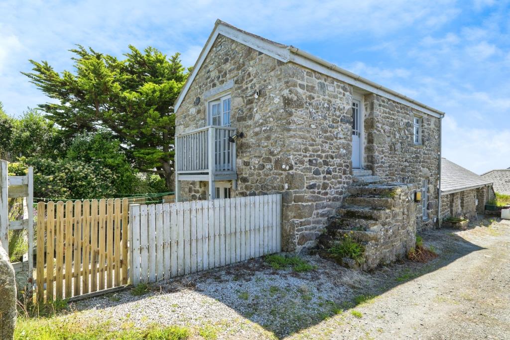 Lot: 72 - DETACHED BARN CONVERSION IN A LOVELY COUNTRYSIDE SETTING - Exterior of property - photograph provided by seller